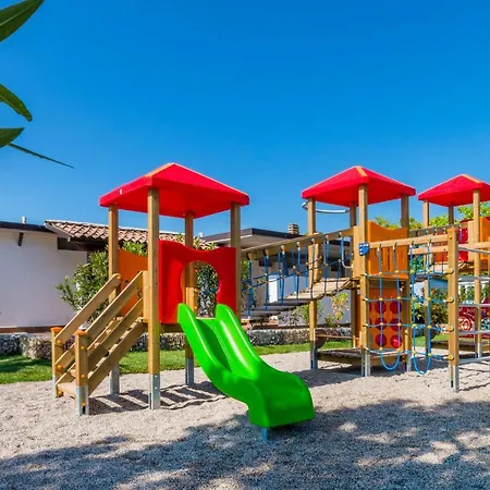캠프장 Del Garda Village And 페스키에라델가르다