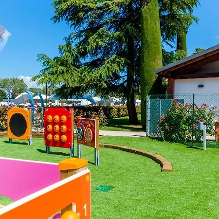 캠프장 Del Garda Village And 4*