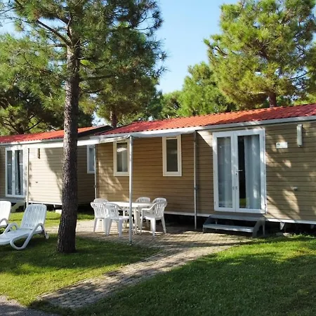 Del Garda Village And 4* 페스키에라델가르다